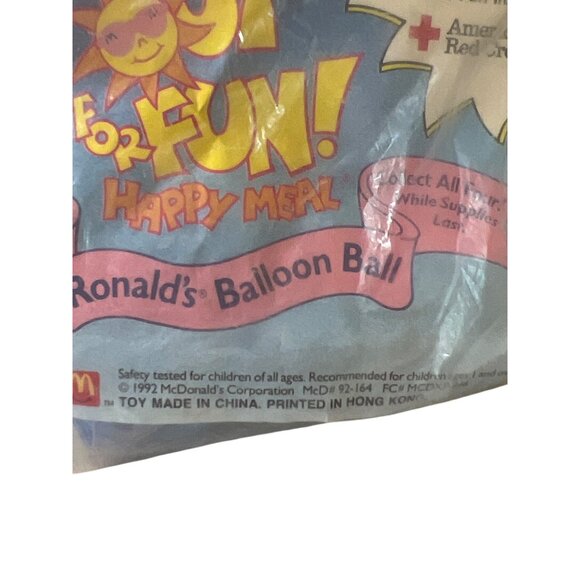 Vintage McDonald 1992 Happy Meal Toy Out for Fun Ronalds Balloon Ball New Sealed - Picture 2 of 3
